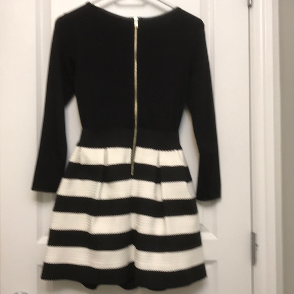 Black and white stripped dress - Picture 3 of 4